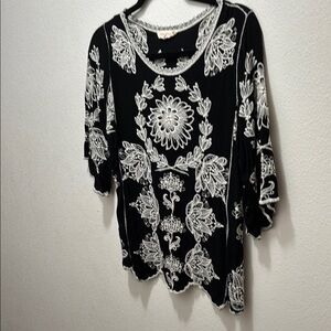 Black and White Floral Women's Top